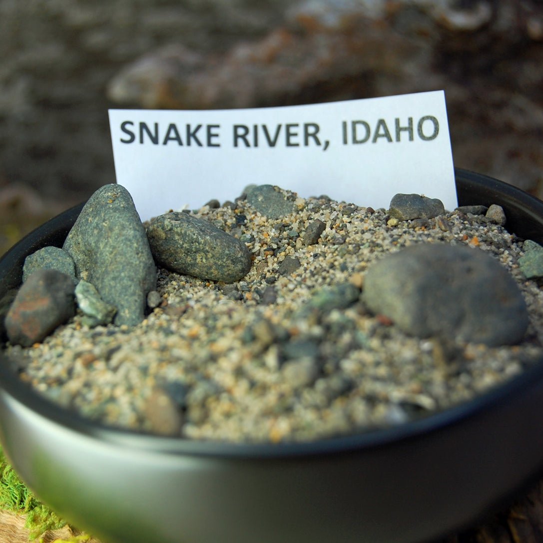 IDAHO Beach Sand Wedding Rings - How Earthy Materials Like Sand, Dirt and Rocks Can Symbolize Your Unique Love Story - Minter and Richter Designs