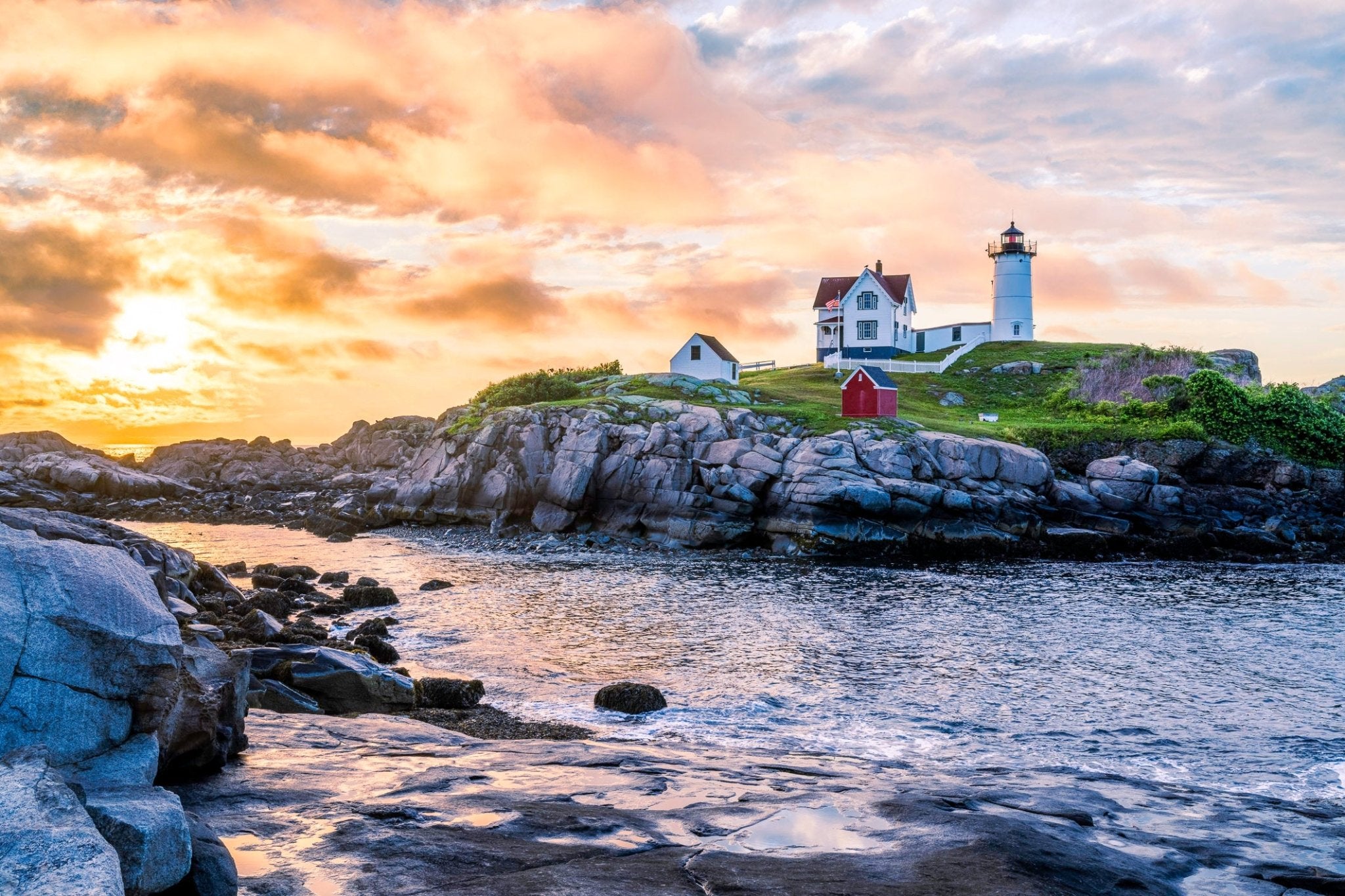 NUBBLE LIGHTHOUSE IN YORK, MAINE BEACH SAND Wedding Rings - How Earthy Materials Like Sand, Dirt and Rocks Can Symbolize Your Unique Love Story - Minter and Richter Designs