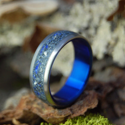 Crushed Sodalite Stars Over Iceland | Men's Vik Beach Sand, Crushed Sodalite & Titanium Wedding Ring - Minter and Richter Designs