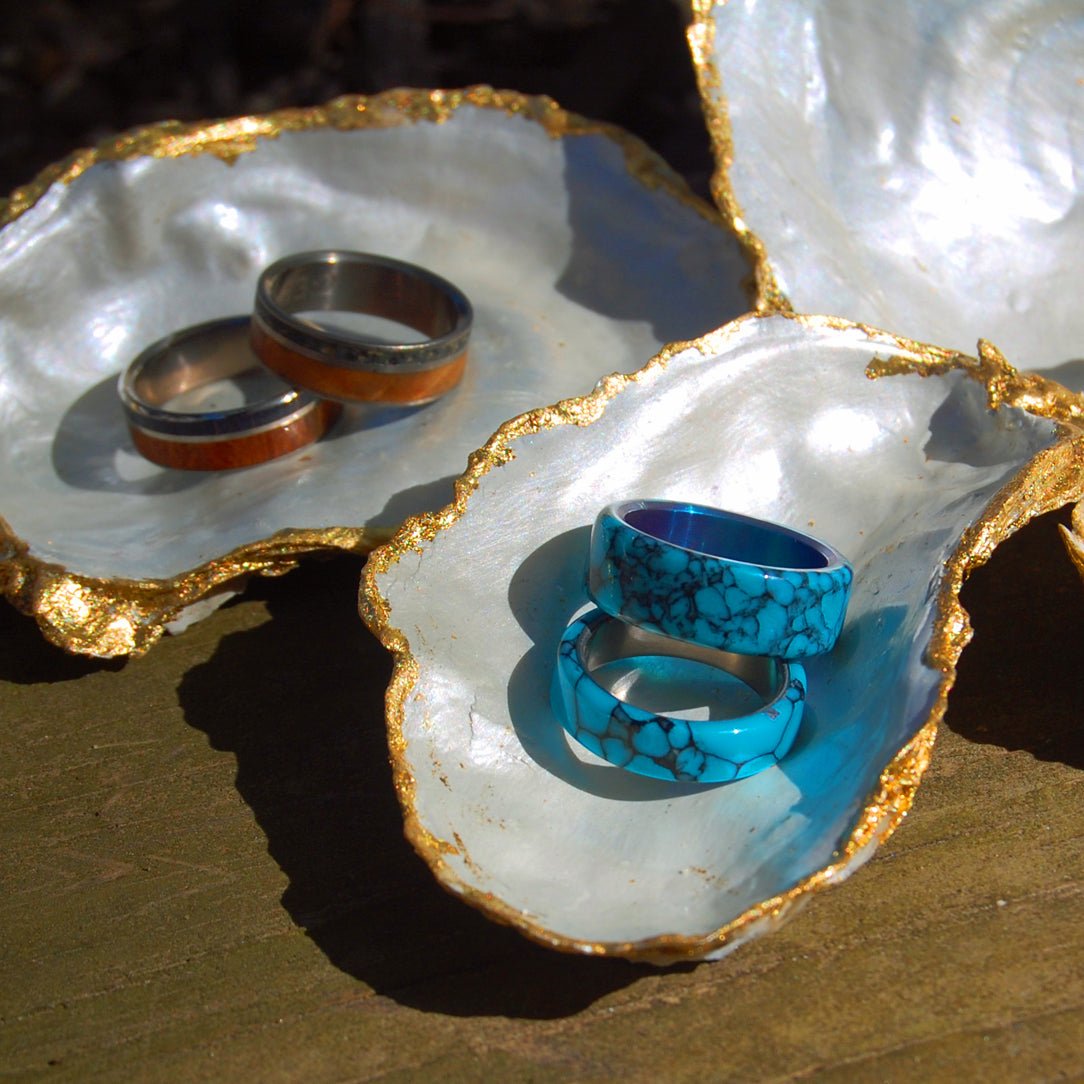 Shell Ring Holder - This unique gold shell is the perfect ring good holder. For this offer, no two are alike.