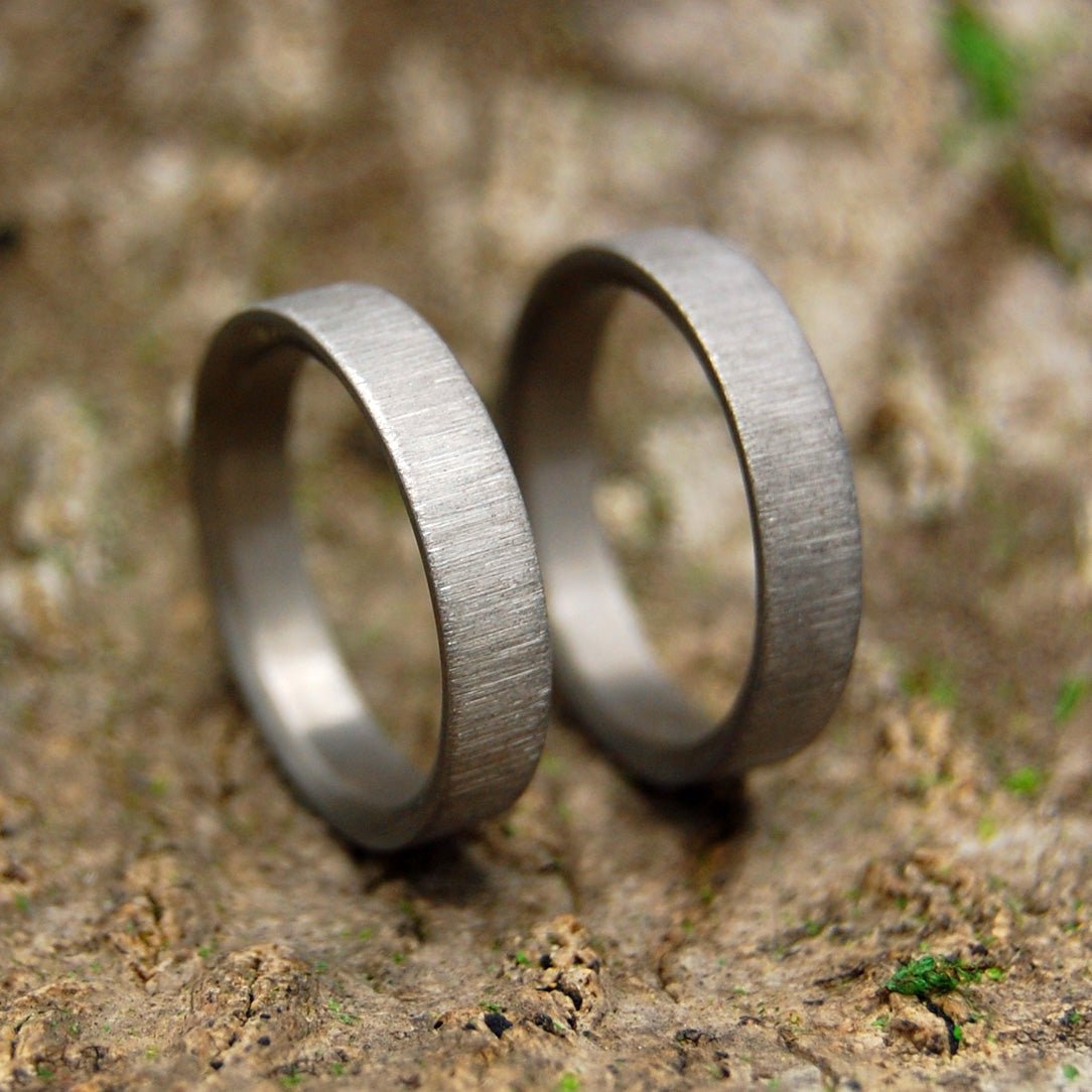 Slim Sleek Vertical Stroke | Titanium Wedding Ring Set - Minter and Richter Designs