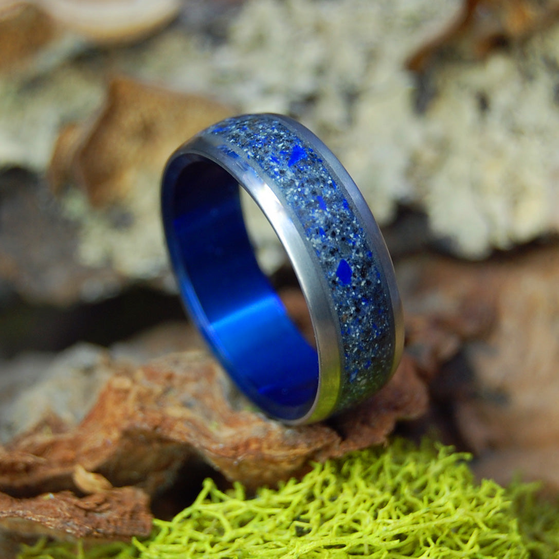 CRUSHED SODALITE STARS OVER ICELAND | Vik Beach Sand Ring with Crushed Sodalite Stone - Unique Wedding Ring - Minter and Richter Designs