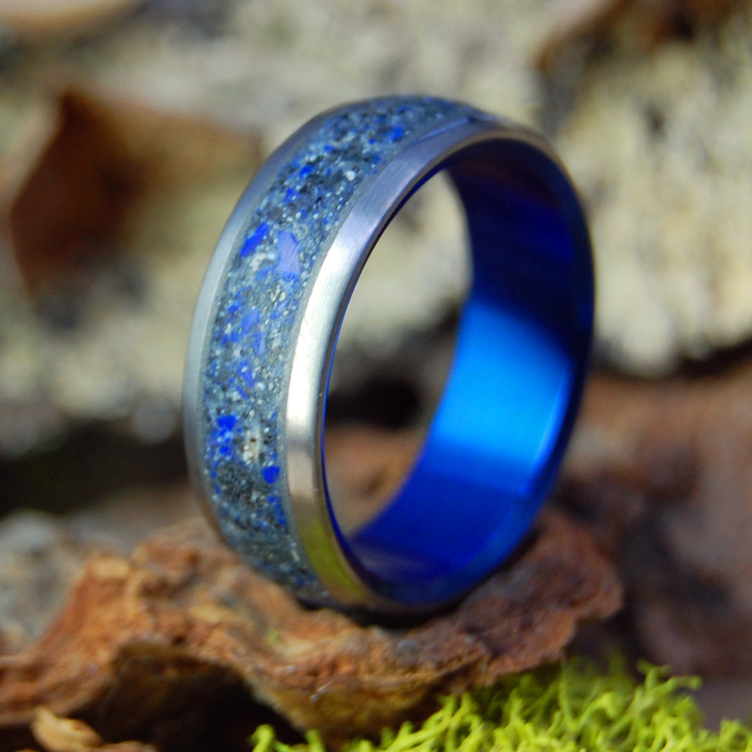 CRUSHED SODALITE STARS OVER ICELAND | Vik Beach Sand Ring with Crushed Sodalite Stone - Unique Wedding Ring - Minter and Richter Designs