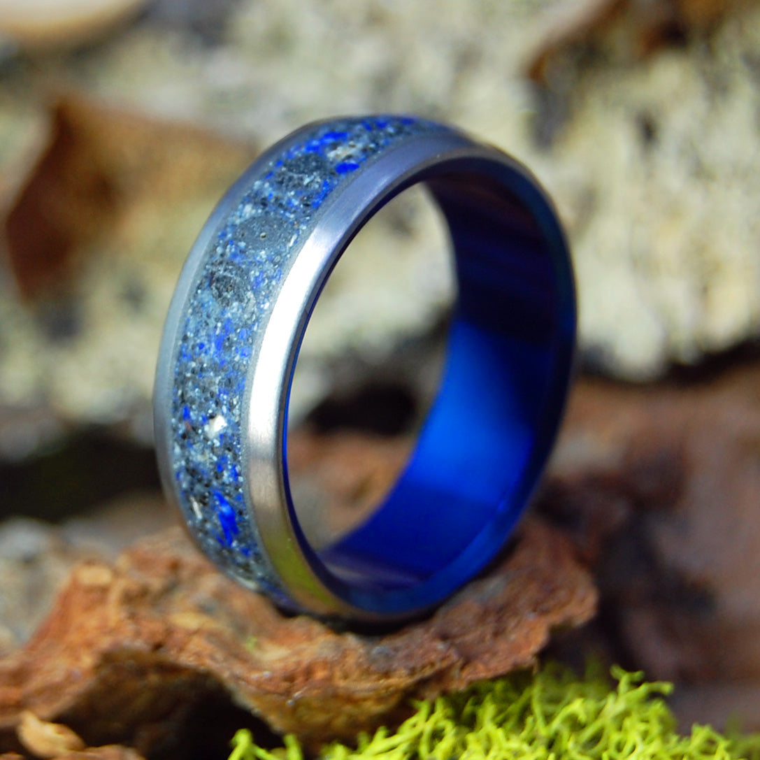 CRUSHED SODALITE STARS OVER ICELAND | Vik Beach Sand Ring with Crushed Sodalite Stone - Unique Wedding Ring - Minter and Richter Designs