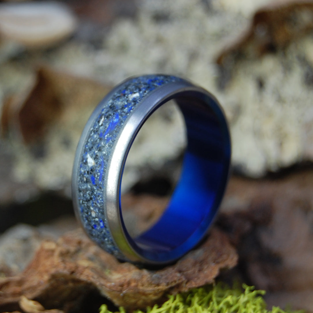 CRUSHED SODALITE STARS OVER ICELAND | Vik Beach Sand Ring with Crushed Sodalite Stone - Unique Wedding Ring - Minter and Richter Designs